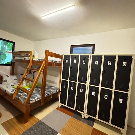 Aquaholik Traveler'S Lodge 爱妮岛 外观 照片