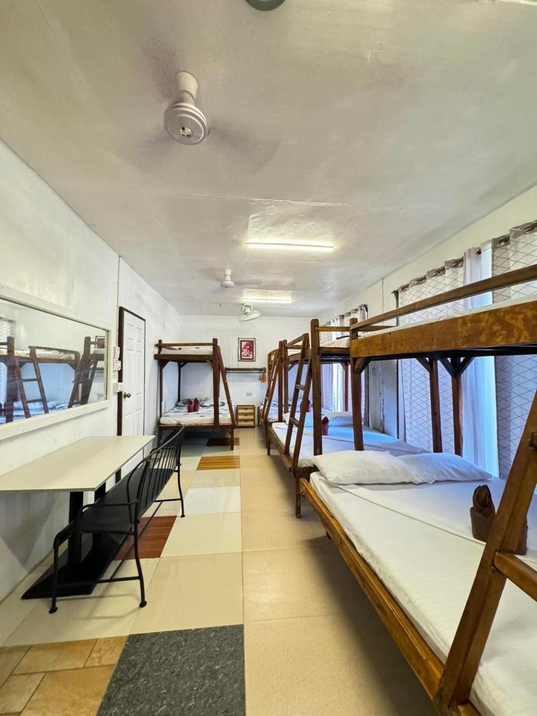 Aquaholik Traveler'S Lodge 爱妮岛 外观 照片