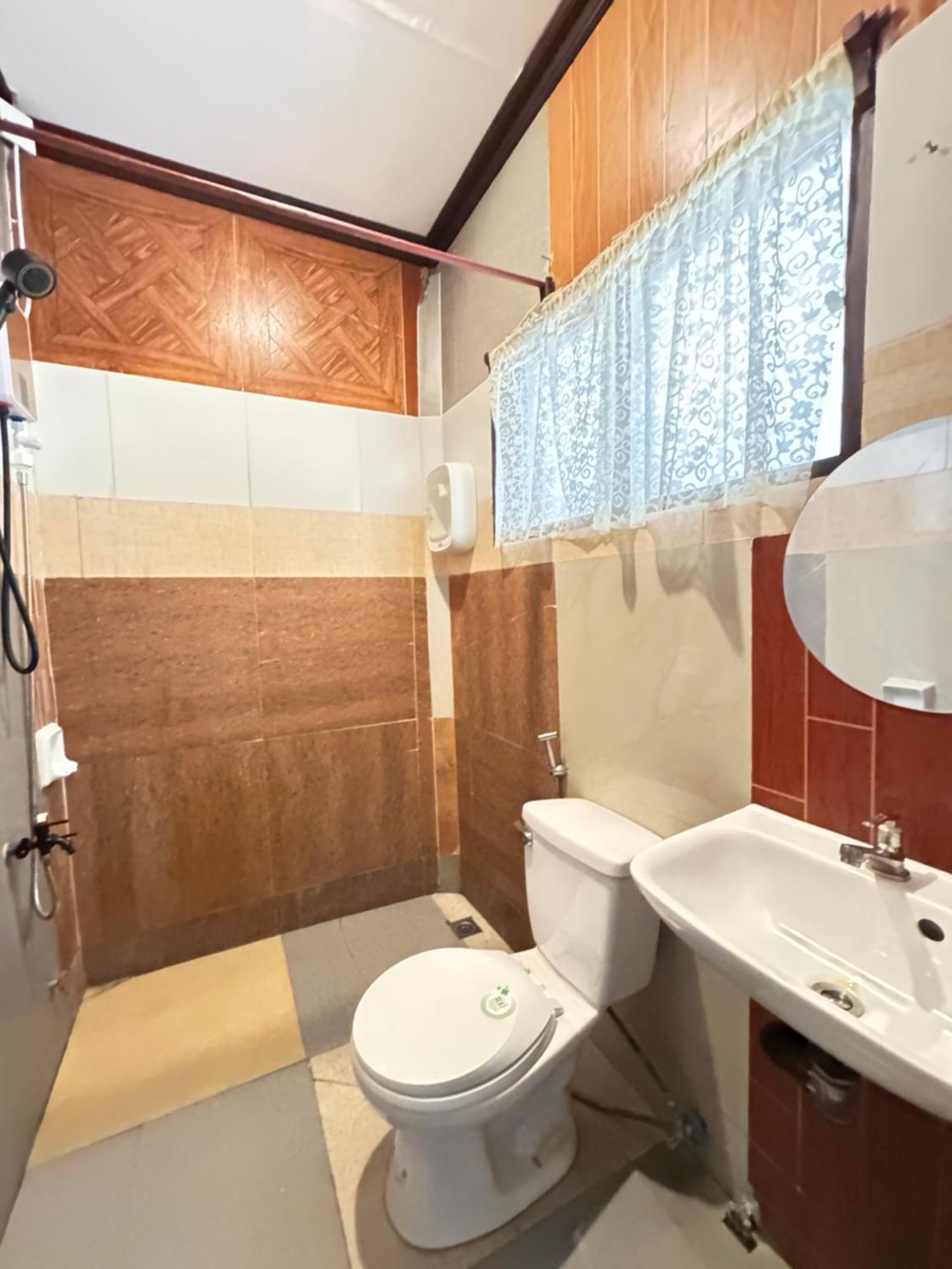 Aquaholik Traveler'S Lodge 爱妮岛 外观 照片