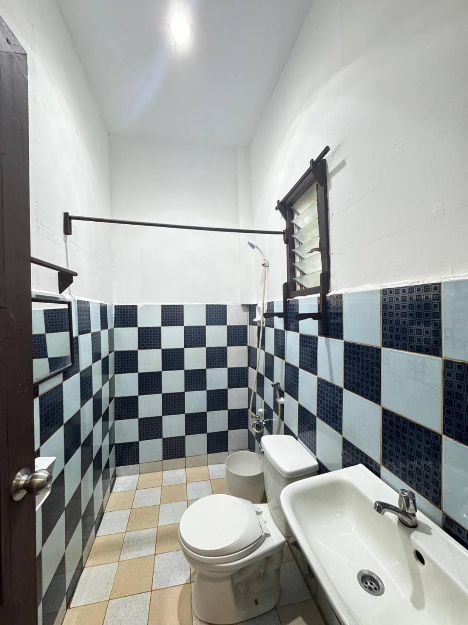 Aquaholik Traveler'S Lodge 爱妮岛 外观 照片