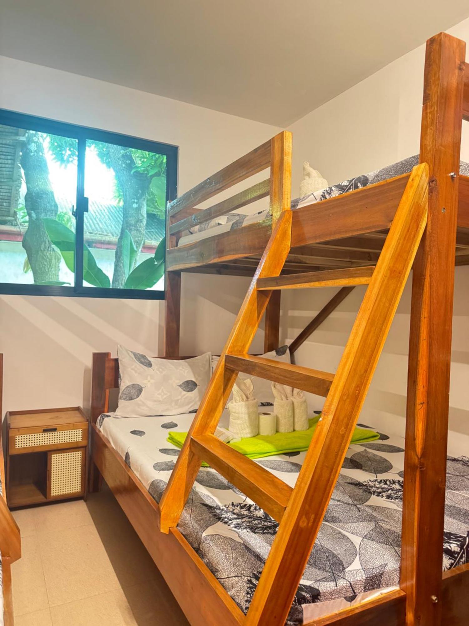 Aquaholik Traveler'S Lodge 爱妮岛 外观 照片