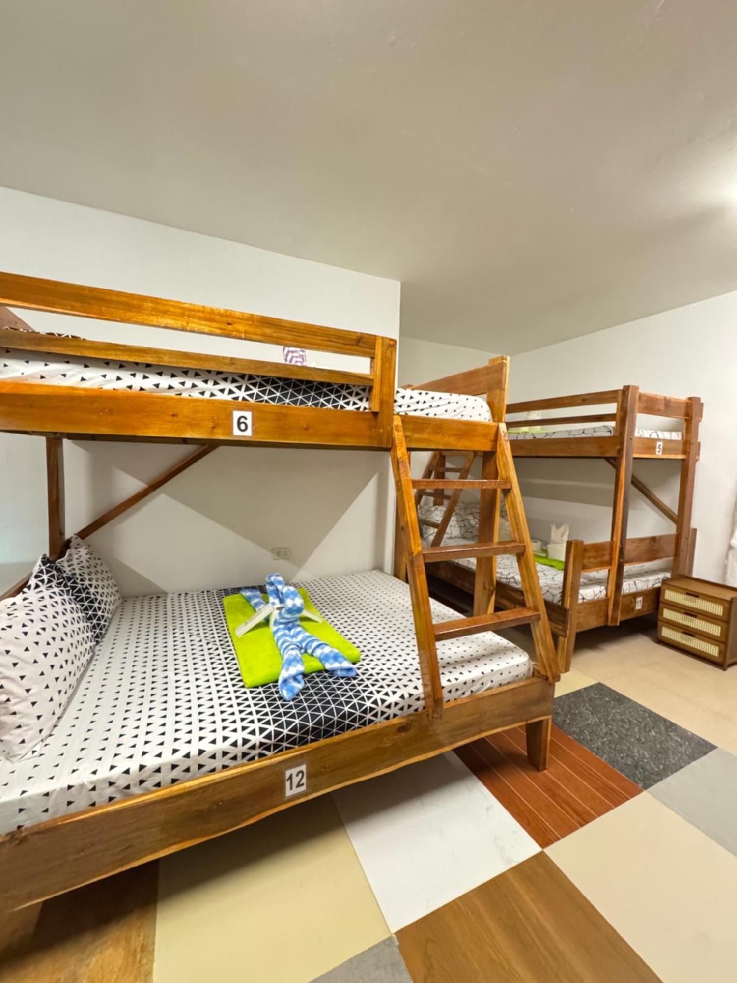 Aquaholik Traveler'S Lodge 爱妮岛 外观 照片