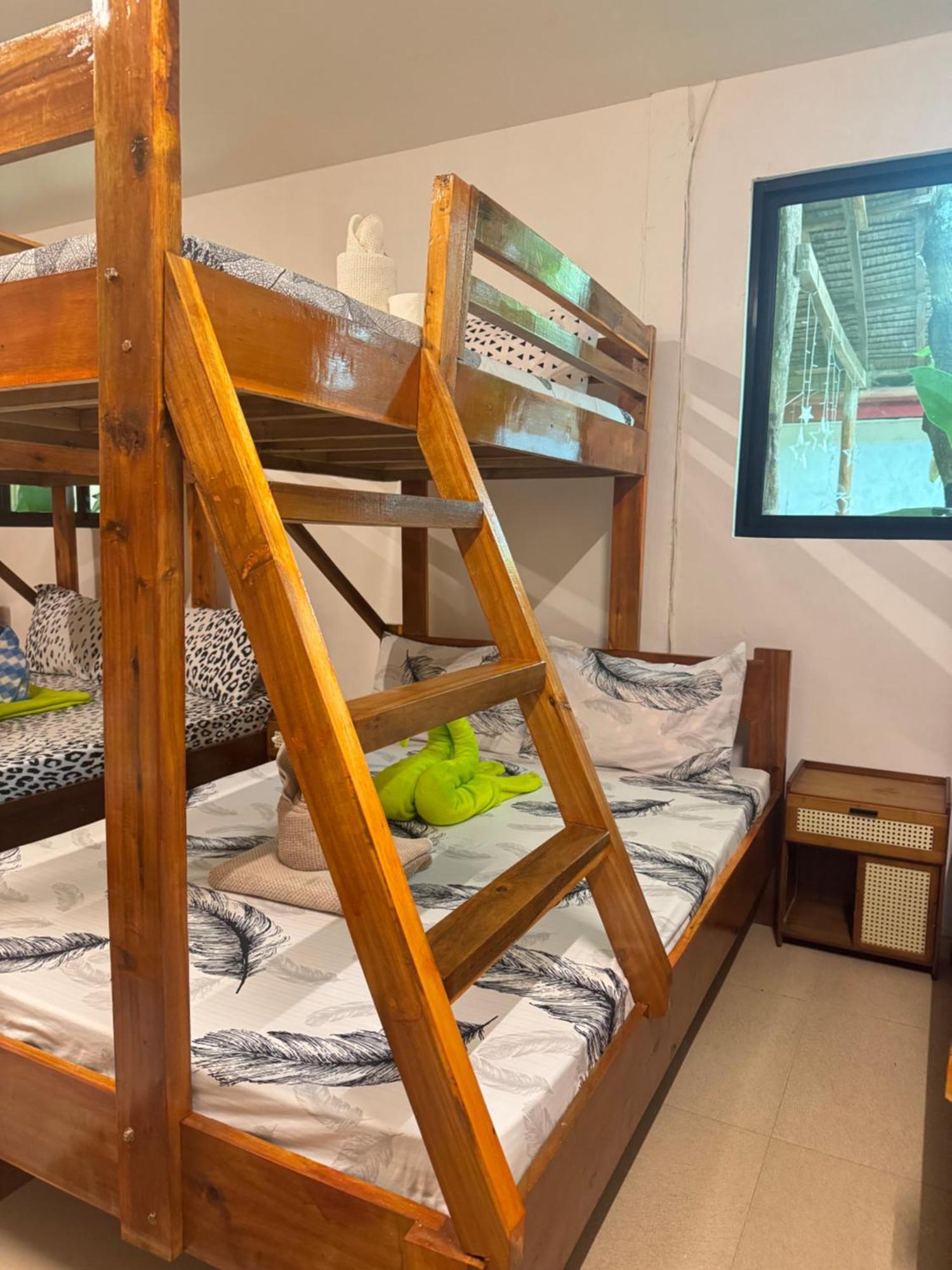Aquaholik Traveler'S Lodge 爱妮岛 外观 照片